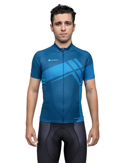  Modellen er 173 cm høy og har på seg størrelse 5
