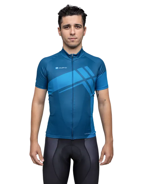  Modellen er 173 cm høy og har på seg størrelse 5