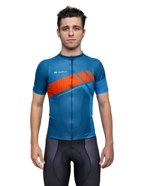  Modellen er 173 cm høy og har på seg størrelse 5