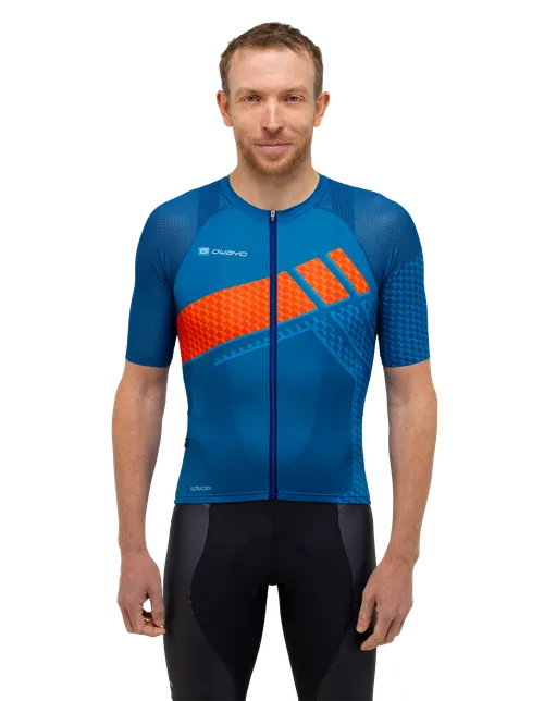  Modellen er 180 cm høy og har på seg størrelse 6