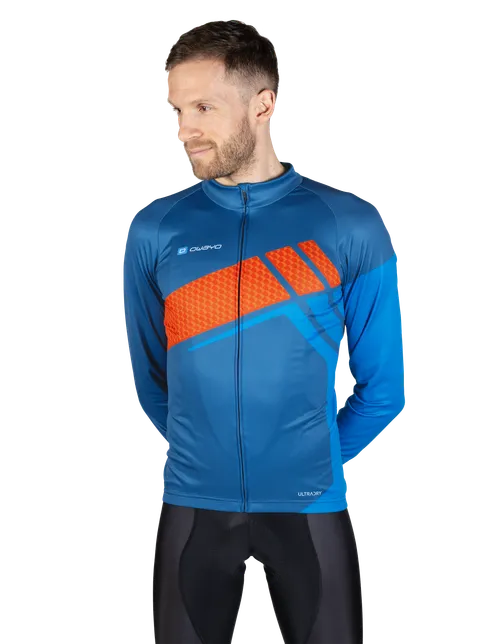  Modellen er 186 cm høy og har på seg størrelse 5