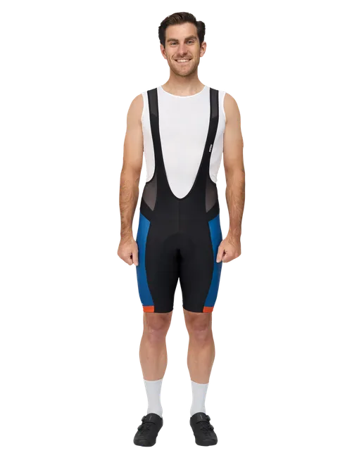  Modellen er 178 cm høy og har på seg størrelse 4