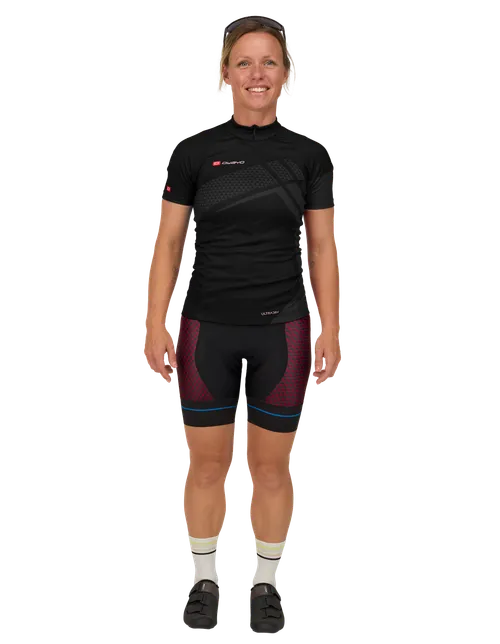  Modellen er 162 cm høy og har på seg størrelse S3