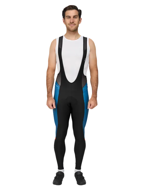  Modellen er 178 cm høy og har på seg størrelse 4