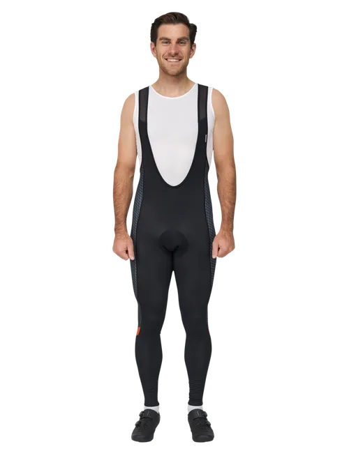  Modellen er 178 cm høy og har på seg størrelse 4