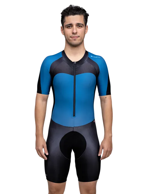  Modellen er 173 cm høy og har på seg størrelse 6