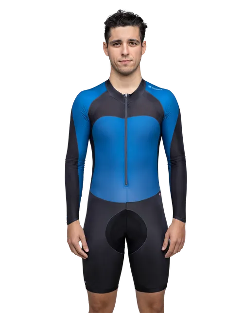  Modellen er 173 cm høy og har på seg størrelse 6