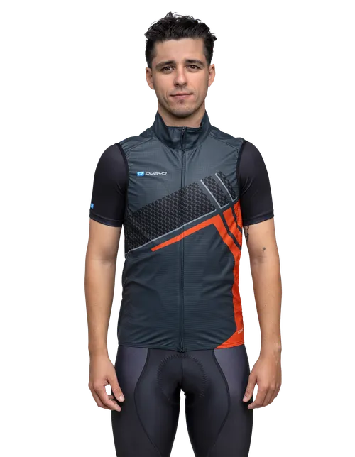  Modellen er 173 cm høy og har på seg størrelse 5