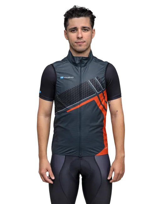  Modellen er 173 cm høy og har på seg størrelse 5