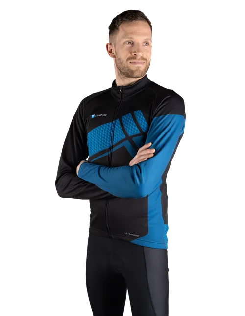  Modellen er 186 cm høy og har på seg størrelse 5