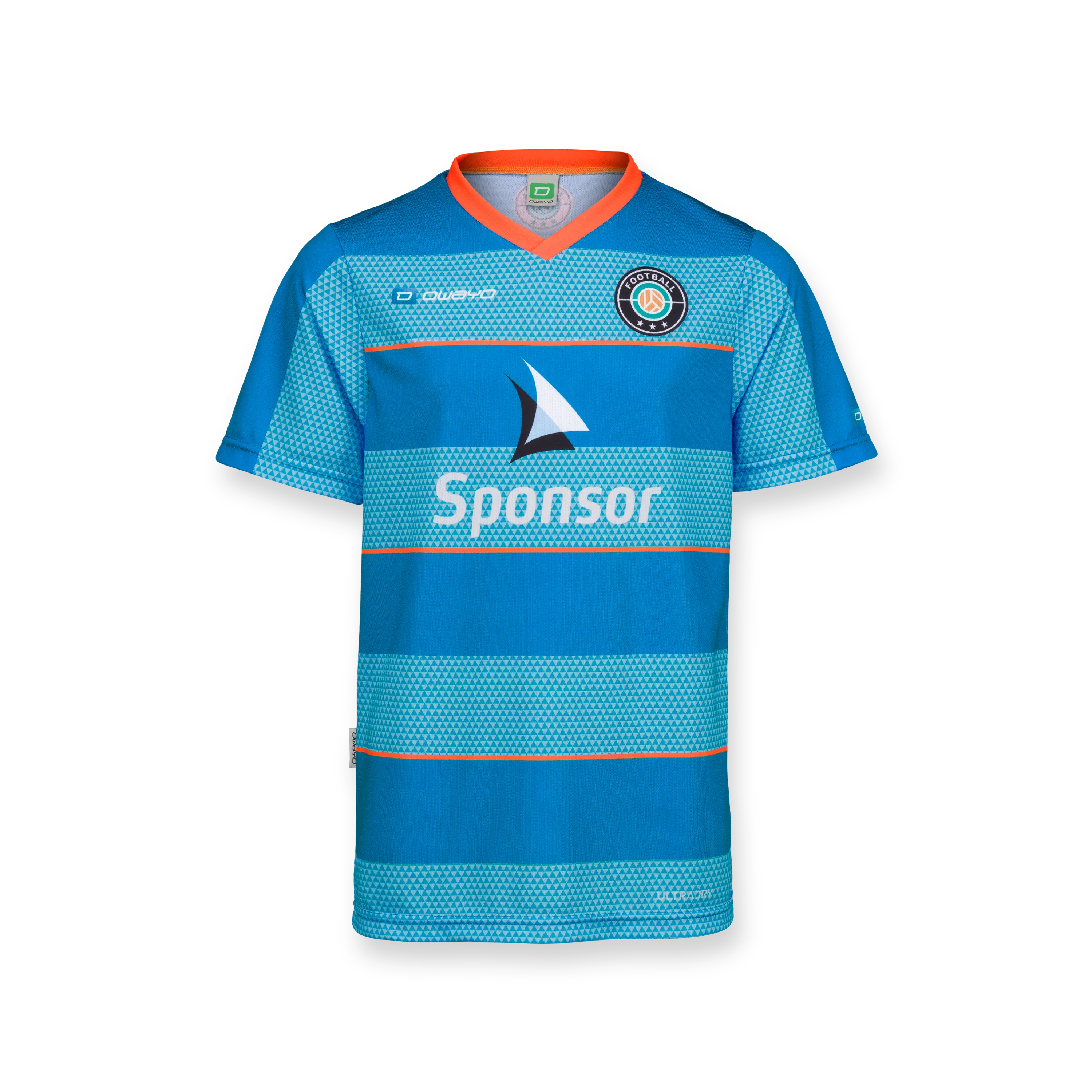 En blå barnejersey med oransje krage og horisontale striper, som viser et sponsorlogo på forsiden.
