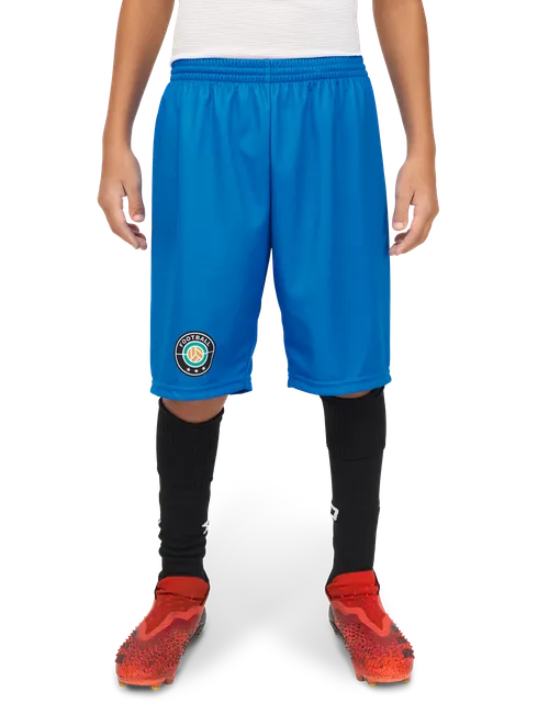  Modellen er 147 cm høy og har på seg størrelse 146/152