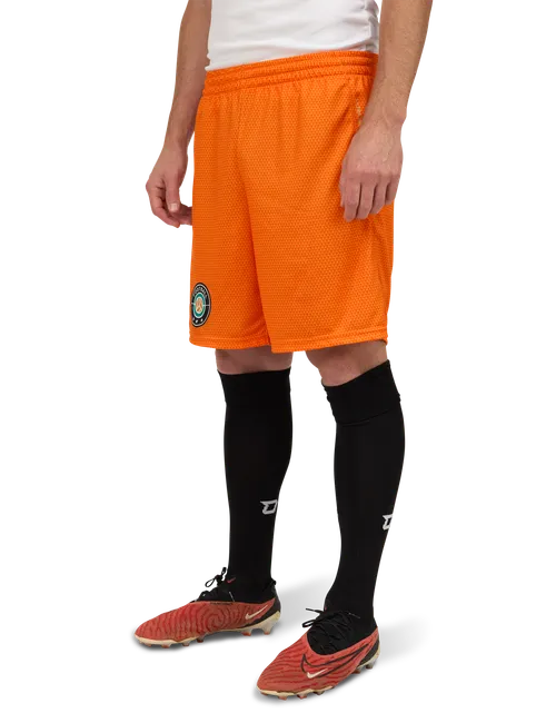  Modellen er 176 cm høy og har på seg størrelse 4