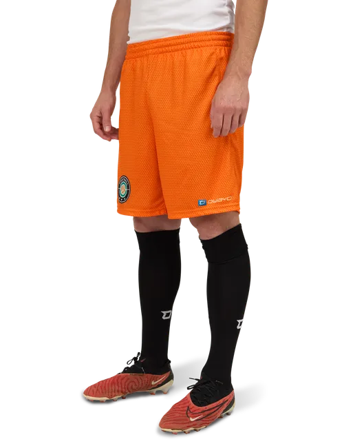  Modellen er 176 cm høy og har på seg størrelse 4