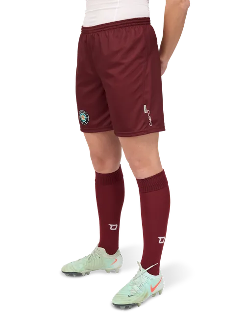  Modellen er 174 cm høy og har på seg størrelse S5