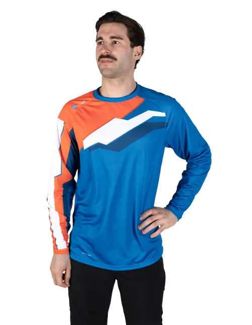  Modellen er 182 cm høy og har på seg størrelse 6