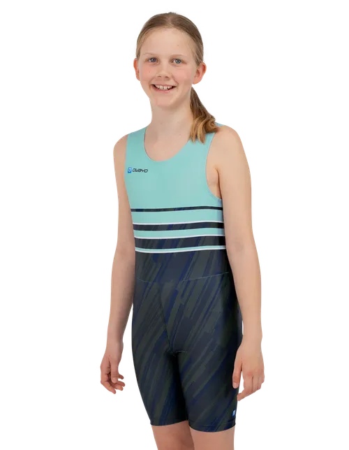  Modellen er 152 cm høy og har på seg størrelse 156/152