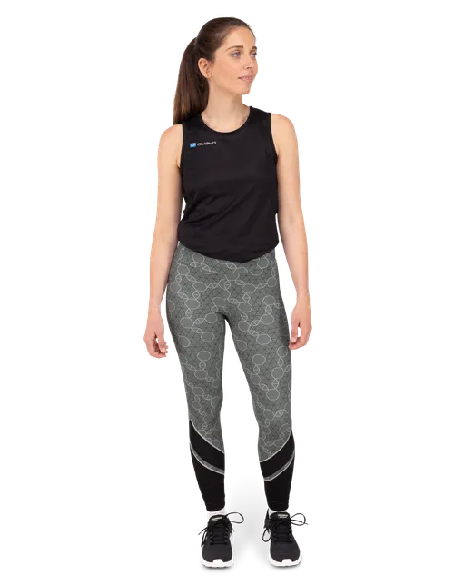  Modellen er 165 cm høy og har på seg størrelse S2