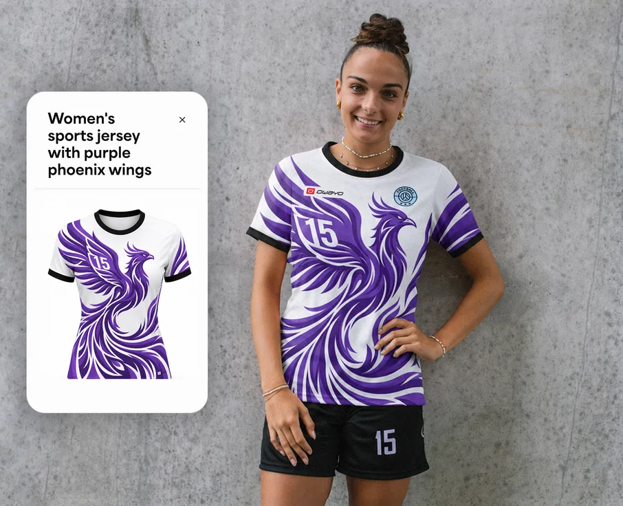 En kvinne har på seg en hvit sportsdrakt med et lilla fenix-design og nummer 15, mens hun står foran en grå vegg.
