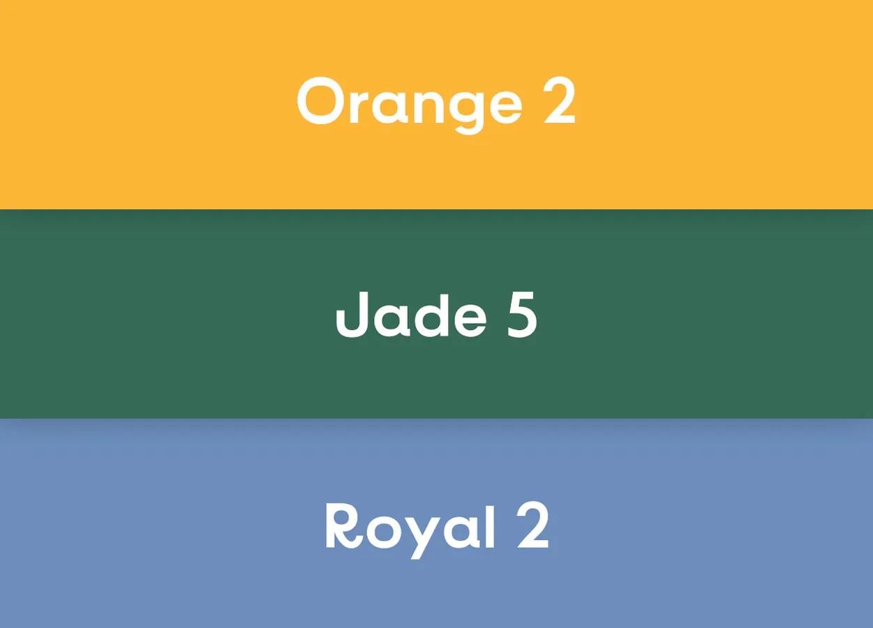 Tre horisontale fargeblokker i oransje, jade og kongeblå med merkene 'Orange 2', 'Jade 5' og 'Royal 2'.